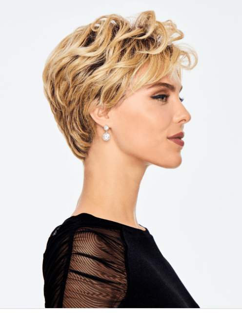 Hairdo Chic Wavy Jane Wig, Color SS14/88, New With Tags Hairpiece