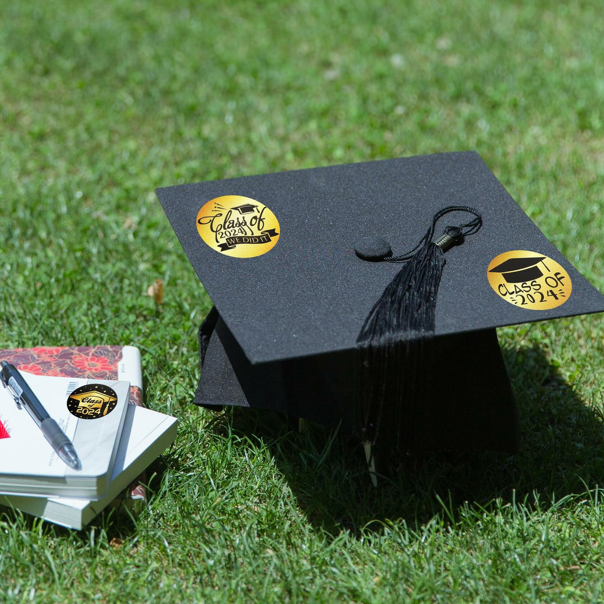 Tongcloud Graduation Stickers 360pcs Black Gold 3.8cm Round Labels Class 2024