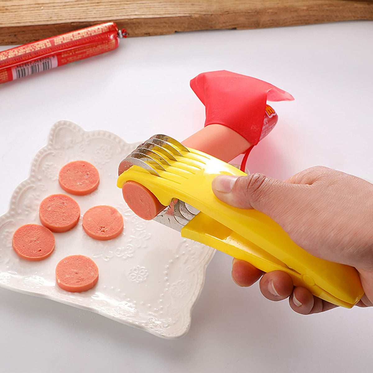 Guyuyii Banana Slicer Quick Safe Cutter Even Slices Kitchen Gadget