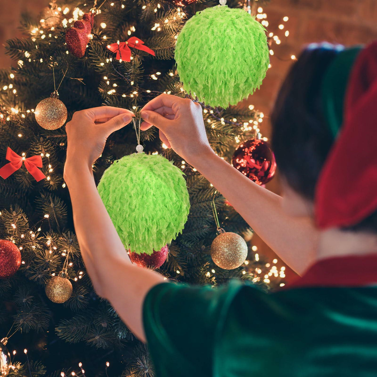 Syhood 2 Pcs Green Furry Large Christmas Ball Ornaments 4.72in