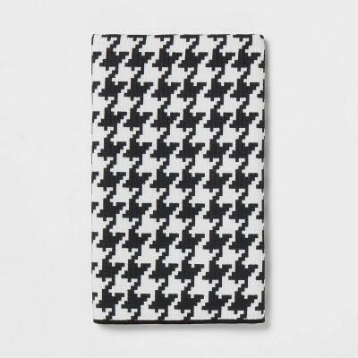 Room Essentials Waffle Houndstooth Hand Towel Black/White 1pc