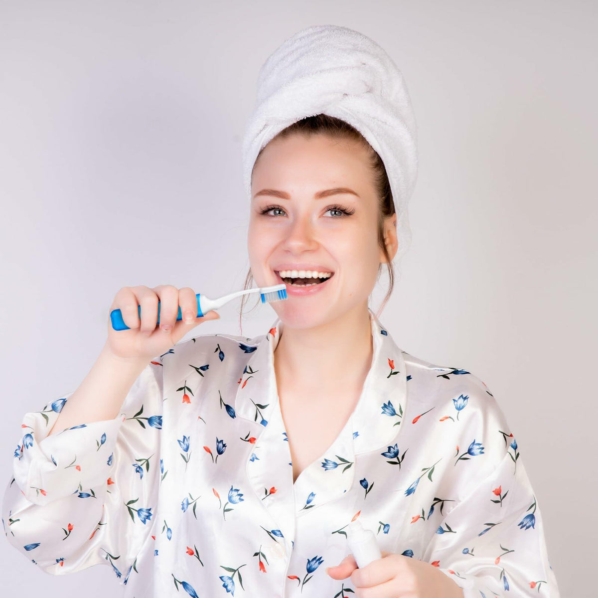 Piriuuo Travel Toothbrush Set 4 Pcs Foldable Soft Bristles 4 Colors