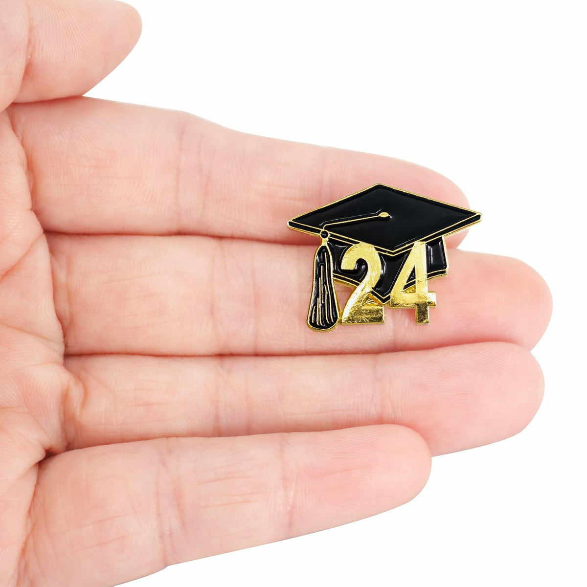 GraduationMall 2024 Graduation Cap Lapel Pin Souvenir Badge 1 Piece