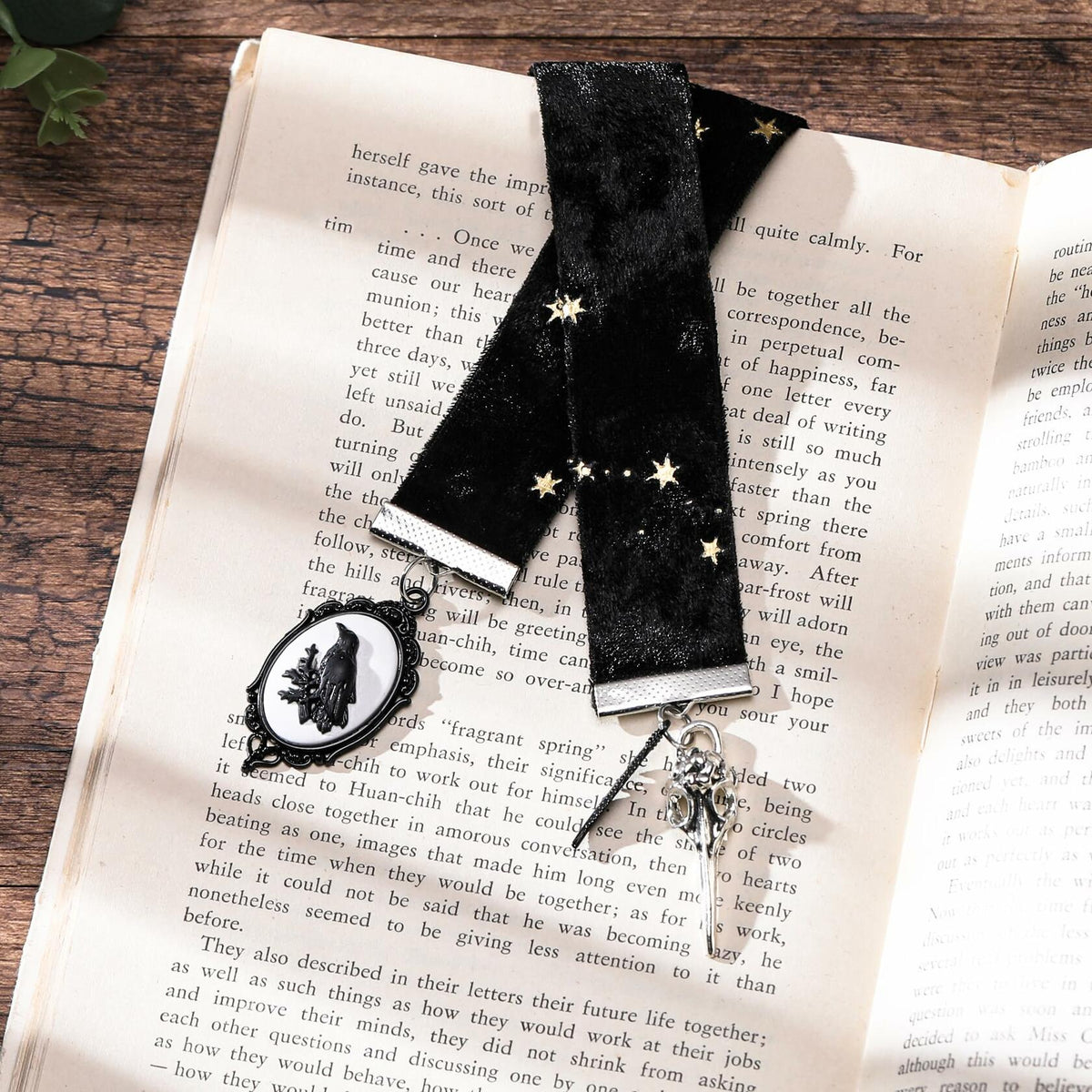 Berirexrion Fantasy Dragon Sword Bookmarks 2 PCs Black Metal Velvet Ribbon